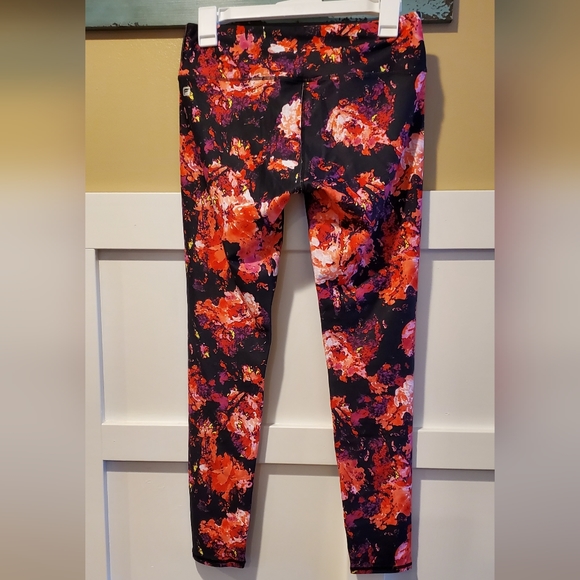 NWT Fabletics Floral Salar Legging Mid Rise Moisture Wicking Workout Size S - Picture 2 of 11